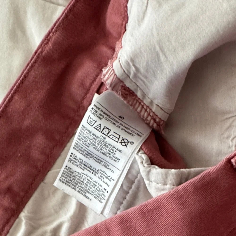 Old Navy Men's Dusty Rose Flat Front Shorts Size 40 Slim